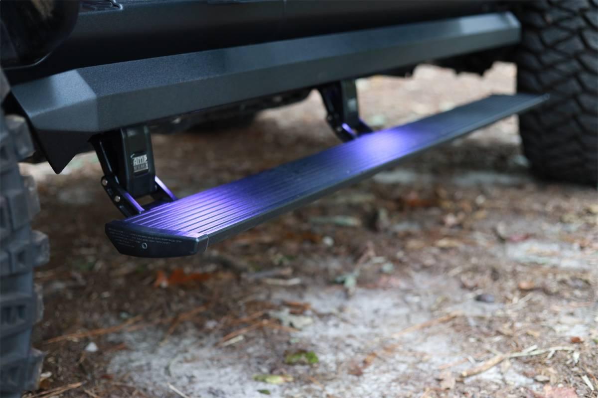 Does RAM offer power running boards?
